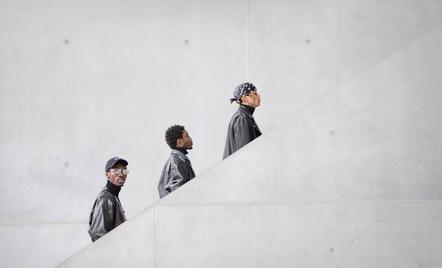 Albert J. Pinkl - Foto-Desperados - Three men upwards - Annahme