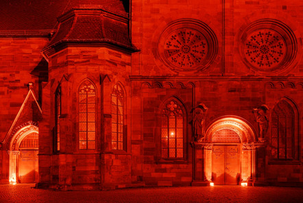 Budin Vladimir  - SKF-Fotokreis Schweinfurt - Johanniskirche-Rot - Annahme