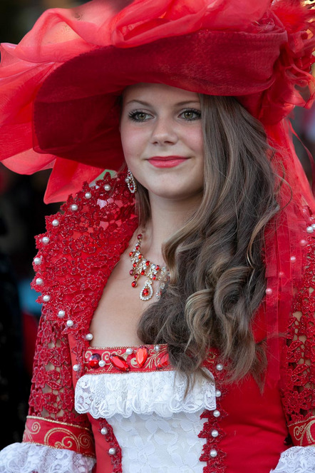 Jost Engelbert - Fotoclub Erding - Juwelen am Hals  - Annahme