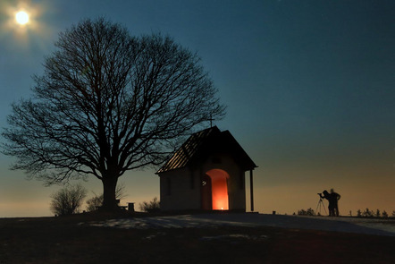 Müller Anna-Katharina - Fotoclub Vohenstrauß - Kapelle im Mondschein - Annahme