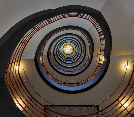 Bayer Matthias - Film- und Fotoclub Herrieden e.V. - Treppenhaus im Sprinkenhof - Annahme