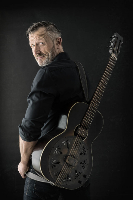 Krall Jürgen - Fotografische Gesellschaft Regensburg - Mike with guitar II - Annahme