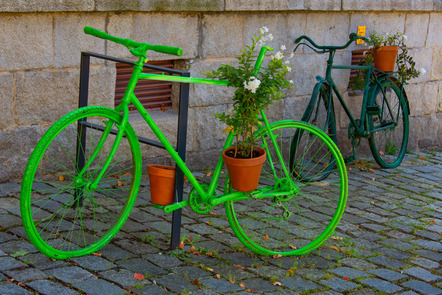 Nebl Birgit - Studio Bahnhof 8 - Blumenfahrrad - Annahme