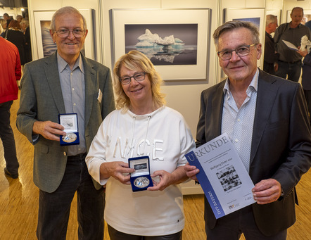 v.l. Kurt Taglinger, Sibylle Bader, Wolfgang Elster von der vhs Fotogruppe Dillingen