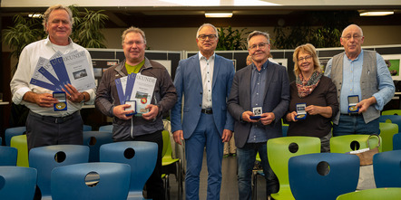 Medalliengewinner Robert Span, Michael Walch, Schulleiter Gottfried Göppel, Wolfgang Elster, Sibylle Bader, Josef Schafnitzel