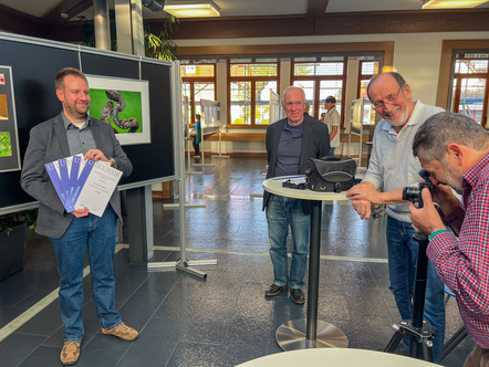 vl. 3. Platz für Michael Walter, mit Clubkollegen beim Fotoshooting