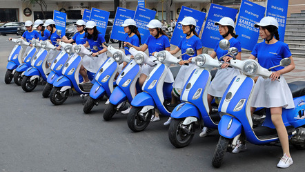 Kürbiß Gottfried - fotoclub würzburg - Mädchen mit Mopeds - Annahme