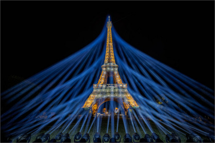 Kronthaler Ingrid - BSW Fotogruppe Würzburg - Eifelturm in blau - Annahme