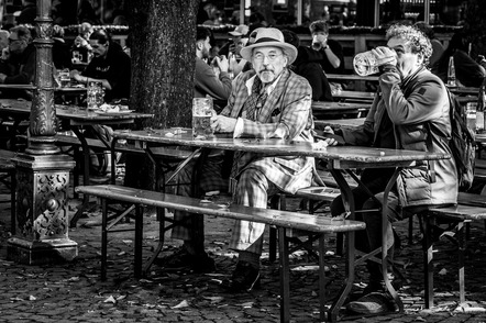 Hankele Sieglinde - Film- und Fotoclub Herrieden e.V. - Biergarten im Spätherbst - Annahme